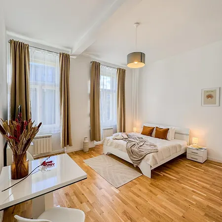 Turnkey I Wenceslas Square Apartments Prague Exterior photo